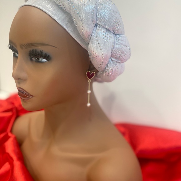 Stunning White beaded headdress wrap with heart shaped statement earrings! - Picture 4 of 5
